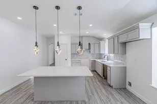 875 Grace Ln, Irving, TX 75061 - Photo 5