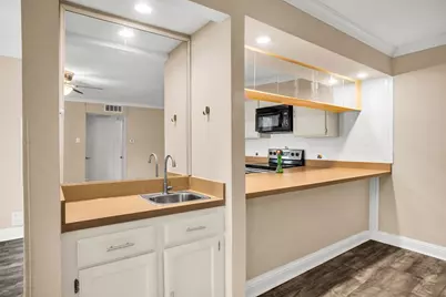 2724 Meadowstone Court, Carrollton, TX 75006 - Photo 11