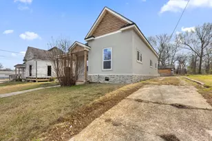 1237 Bonham St, Paris, TX 75460 - Photo 3