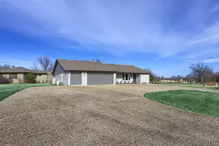 401 Kiowa Dr W, Gainesville, TX 76240 - Photo 3