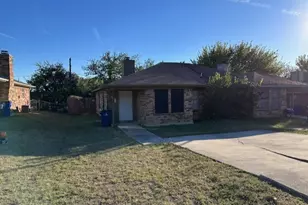 810 Woodland Ct, Kennedale, TX 76060 - Photo 1