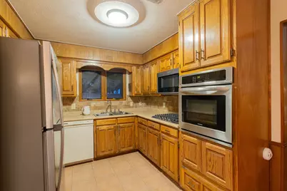 4907 Millsprings Court, Arlington, TX 76017 - Photo 9