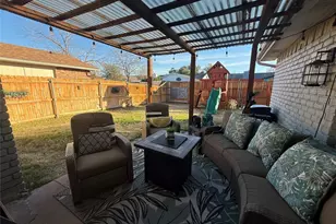 2104 Victoria Rd, Carrollton, TX 75007 - Photo 17