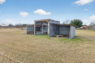 278 Leuschner Rd, Elm Mott, TX 76640 - Photo 5