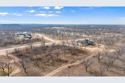 2142 E Landings N, Granbury, TX 76049 - Photo 9