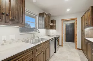 3202 Westchester Dr, Abilene, TX 79606 - Photo 9