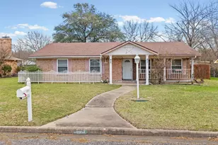 3013 Arapaho Rd, Commerce, TX 75428 - Photo 1