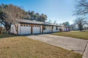 13710 Charcoal Ln, Farmers Branch, TX 75234 - Photo 3