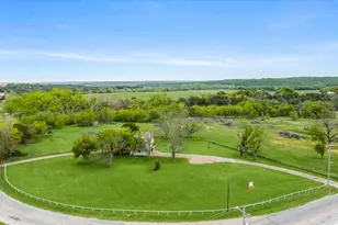 1404 NE Barnard St, Glen Rose, TX 76043 - Photo 5