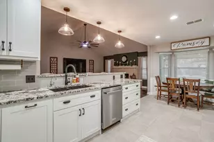 649 Christopher Ln, Burleson, TX 76028 - Photo 13