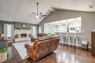 649 Christopher Lane, Burleson, TX 76028 - Photo 5