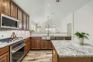 12407 Hawk Creek Dr, Frisco, TX 75033 - Photo 9