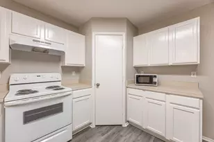 2831 Grandview Dr, Grand Prairie, TX 75052 - Photo 11