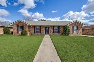 1713 Crescent Dr, Sherman, TX 75092 - Photo 1