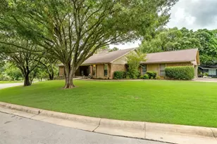 117 Cliffside Dr N, Burleson, TX 76028 - Photo 3