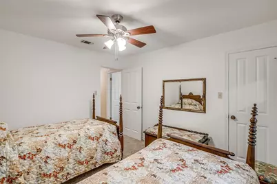 117 Cliffside Drive N, Burleson, TX 76028 - Photo 31