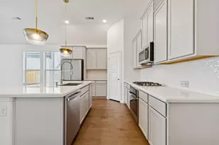 2811 Grand Lookout Ln, Arlington, TX 76001 - Photo 5