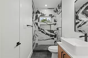 935 W Twelfth St, Dallas, TX 75208 - Photo 21