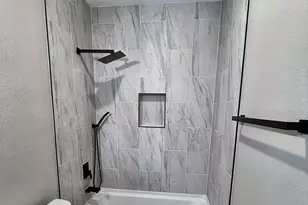 806 E Jefferson St, Waxahachie, TX 75165 - Photo 15