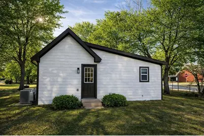 806 E Jefferson Street, Waxahachie, TX 75165 - Photo 17