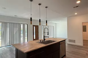 2707 Carpenter Ave, Dallas, TX 75215 - Photo 3