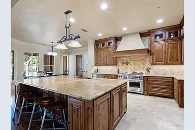 2965 S Sunbeck Circle, Farmers Branch, TX 75234 - Photo 9