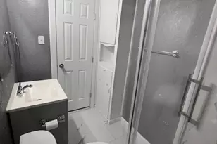 205 NE 22nd St, Grand Prairie, TX 75050 - Photo 19