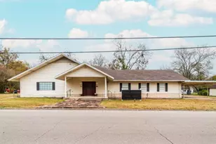 508 Monroe St, Deport, TX 75435 - Photo 1