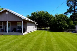 180 Trail Dr, Bowie, TX 76230 - Photo 5