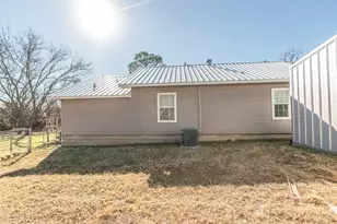 180 Trail Dr, Bowie, TX 76230 - Photo 7