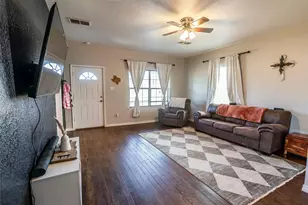 180 Trail Dr, Bowie, TX 76230 - Photo 17