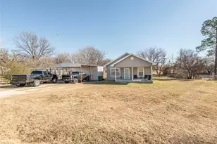 180 Trail Dr, Bowie, TX 76230 - Photo 15