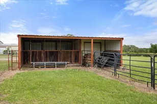 2560 Shady Oaks Cir, Glen Rose, TX 76043 - Photo 11