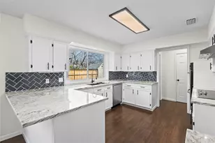 933 Waynelee Dr, Lancaster, TX 75146 - Photo 17