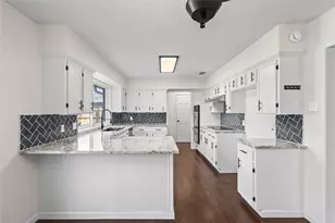 933 Waynelee Dr, Lancaster, TX 75146 - Photo 15