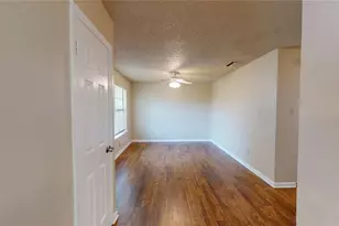 214 Renfro St, Grand Prairie, TX 75051 - Photo 5