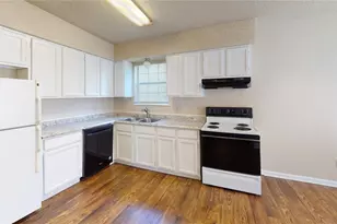 214 Renfro St, Grand Prairie, TX 75051 - Photo 3