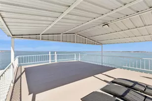 826 Cimmarron Bay Dr, Runaway Bay, TX 76426 - Photo 11