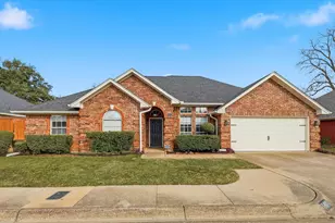 1401 Danielle Dr, Bedford, TX 76021 - Photo 1