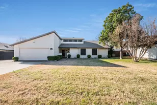 117 Haywood Dr, Benbrook, TX 76126 - Photo 1