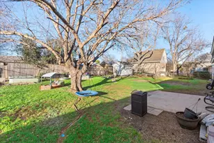 305 Hudson Ave, Crowley, TX 76036 - Photo 29