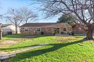 305 Hudson Ave, Crowley, TX 76036 - Photo 23