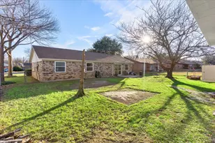 305 Hudson Ave, Crowley, TX 76036 - Photo 25