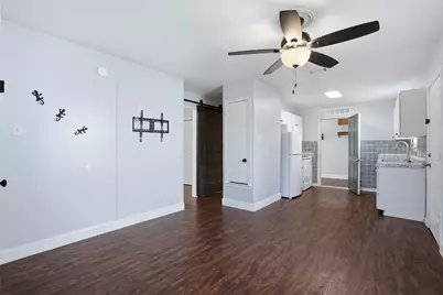 209 E Lone Star Avenue, Cleburne, TX 76031 - Photo 9