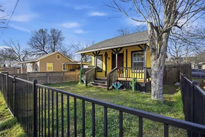 209 E Lone Star Avenue, Cleburne, TX 76031 - Photo 23