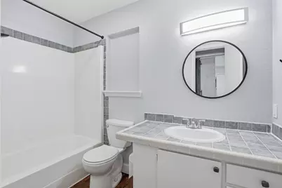 209 E Lone Star Avenue, Cleburne, TX 76031 - Photo 3