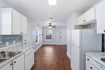 209 E Lone Star Avenue, Cleburne, TX 76031 - Photo 13