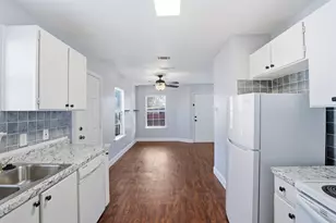 209 E Lone Star Ave, Cleburne, TX 76031 - Photo 13