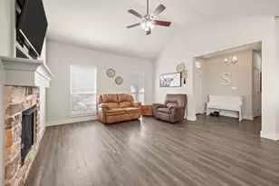 824 E Northside Dr, Pilot Point, TX 76258 - Photo 5