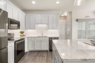 824 E Northside Dr, Pilot Point, TX 76258 - Photo 9